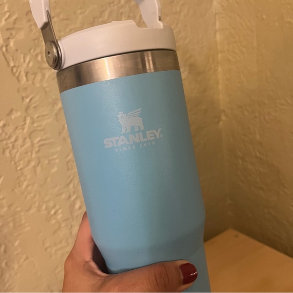 Stanley Blue Flip Straw Tumbler 30oz W/Out Straw - Picture 2 of 7